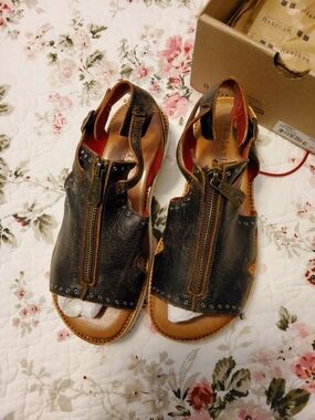 Bed|Stu Black Lux Leather Zip Front Sandals Size 9